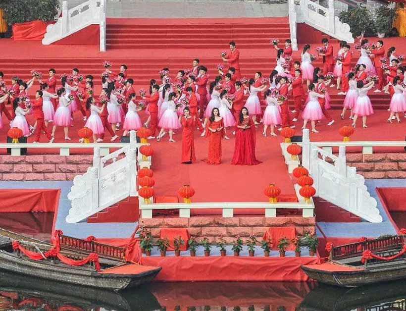 央視唱響新時(shí)代，走進(jìn)臺(tái)兒莊雙層水上舞臺(tái)
